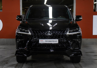 Подержанный автомобиль Lexus LX 2018 года (2 фото)