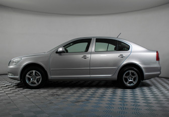 Подержанный автомобиль Skoda Octavia Liftback 2012 года (8 фото)