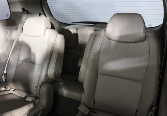 Подержанный автомобиль Kia Carnival 2020 года (11 фото)