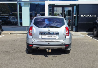 Подержанный автомобиль Renault Duster 2012 года (6 фото)