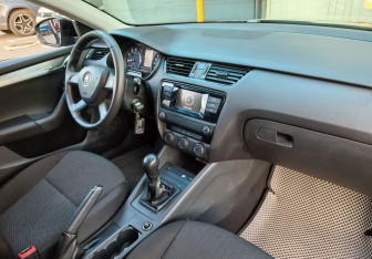 Подержанный автомобиль Skoda Octavia Liftback 2014 года (10 фото)