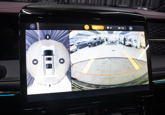 Подержанный автомобиль GAC M8 2023 года (24 фото)