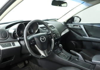 Подержанный автомобиль Mazda 3 Hatchback 2011 года (13 фото)