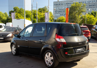 Подержанный автомобиль Renault Scenic 2006 года (5 фото)