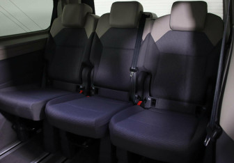 Подержанный автомобиль Volkswagen Multivan 2022 года (11 фото)