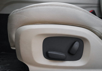 Подержанный автомобиль Jaguar XF Sedan 2014 года (16 фото)