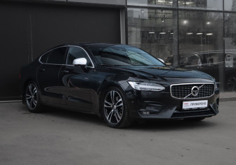 Подержанный автомобиль Volvo S90 2017 года (3 фото)
