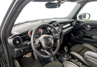 Подержанный автомобиль MINI Hatch 2020 года (16 фото)
