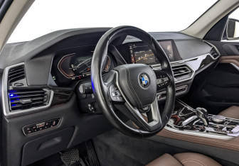 Подержанный автомобиль BMW X5 2020 года (15 фото)