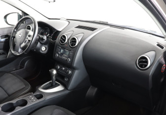 Подержанный автомобиль Nissan Qashqai 2013 года (10 фото)