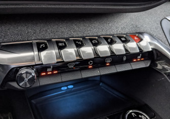Подержанный автомобиль Peugeot 3008 2019 года (21 фото)