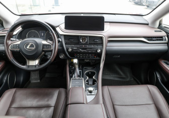Подержанный автомобиль Lexus RX 2022 года (13 фото)