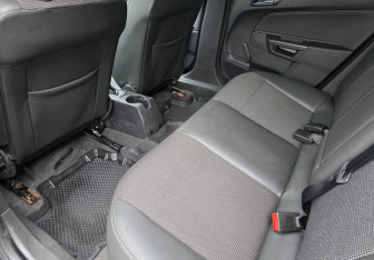 Подержанный автомобиль Opel Astra Sedan 2008 года (10 фото)