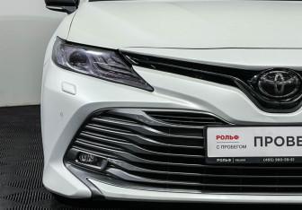 Подержанный автомобиль Toyota Camry Sedan 2019 года (18 фото)