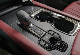Подержанный автомобиль Lexus RX 2023 года (20 фото)