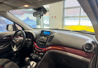 Подержанный автомобиль Chevrolet Orlando 2014 года (10 фото)