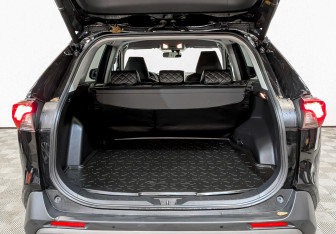 Подержанный автомобиль Toyota RAV4 2019 года (10 фото)