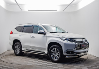 Подержанный автомобиль Mitsubishi Pajero Sport 2016 года (3 фото)
