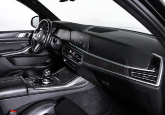 Подержанный автомобиль BMW X7 2020 года (11 фото)