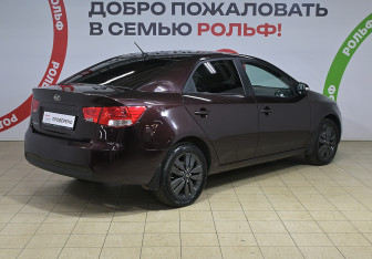 Подержанный автомобиль Kia Cerato Sedan 2010 года (4 фото)