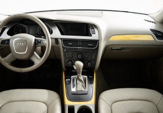 Подержанный автомобиль Audi A4 Sedan 2008 года (10 фото)