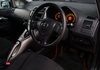 Подержанный автомобиль Toyota Auris Hatchback 2008 года (11 фото)