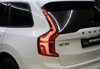 Подержанный автомобиль Volvo XC90 2019 года (22 фото)
