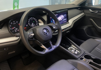 Подержанный автомобиль Skoda Octavia Liftback 2021 года (13 фото)