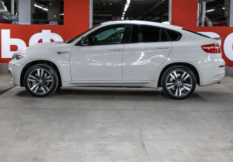 Подержанный автомобиль BMW X6 M 2012 года (8 фото)