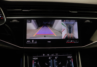 Подержанный автомобиль Audi Q8 2019 года (21 фото)