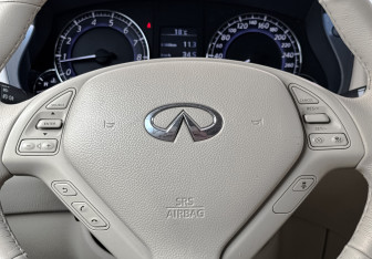 Подержанный автомобиль Infiniti QX50 2014 года (26 фото)