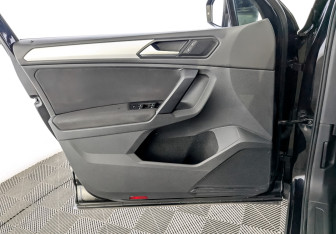 Подержанный автомобиль Volkswagen Tiguan 2021 года (19 фото)