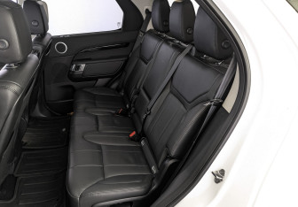 Подержанный автомобиль Land Rover Discovery 2017 года (18 фото)