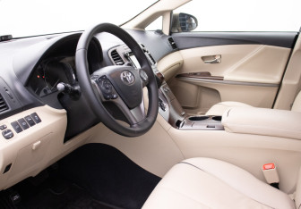 Подержанный автомобиль Toyota Venza 2013 года (10 фото)