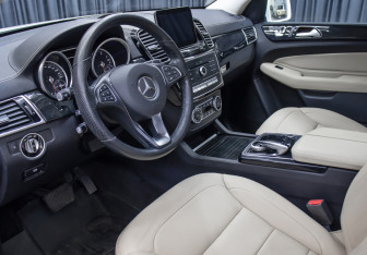 Подержанный автомобиль Mercedes-Benz GLE 2016 года (16 фото)