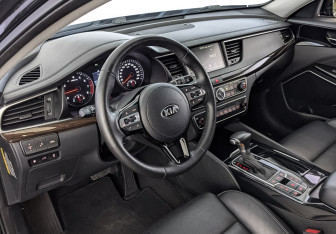 Подержанный автомобиль Kia K7 2019 года (15 фото)