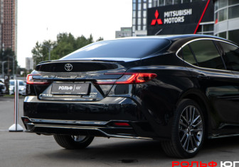 Подержанный автомобиль Toyota Camry Sedan 2025 года (18 фото)
