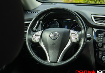 Подержанный автомобиль Nissan X-Trail 2015 года (11 фото)