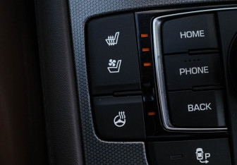 Подержанный автомобиль Hyundai Genesis 2015 года (22 фото)