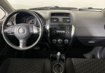 Подержанный автомобиль Suzuki SX4 Hatchback 2009 года (12 фото)