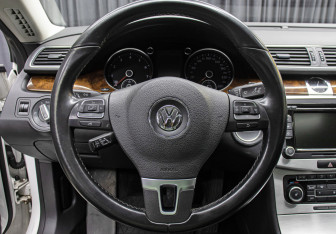 Подержанный автомобиль Volkswagen Passat CC 2011 года (15 фото)