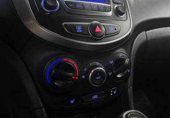 Подержанный автомобиль Hyundai Solaris Hatchback 2014 года (14 фото)