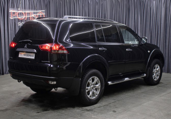 Подержанный автомобиль Mitsubishi Pajero Sport 2014 года (5 фото)