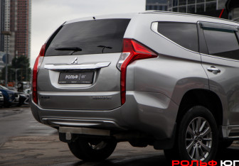 Подержанный автомобиль Mitsubishi Pajero Sport 2017 года (20 фото)