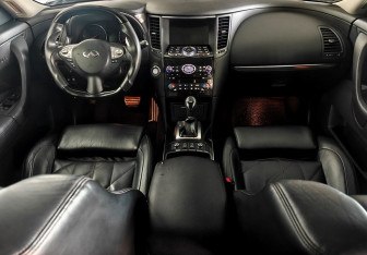 Подержанный автомобиль Infiniti FX 2011 года (9 фото)