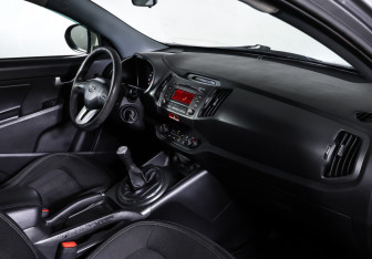 Подержанный автомобиль Kia Sportage 2011 года (11 фото)