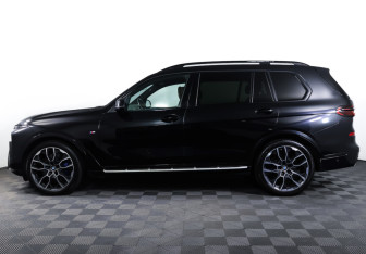Подержанный автомобиль BMW X7 2023 года (8 фото)