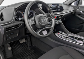 Подержанный автомобиль Hyundai Sonata 2023 года (16 фото)