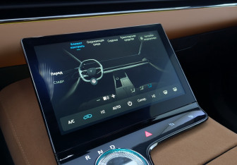 Подержанный автомобиль Voyah Passion 2025 года (15 фото)