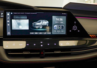 Подержанный автомобиль Changan UNI-K 2023 года (15 фото)